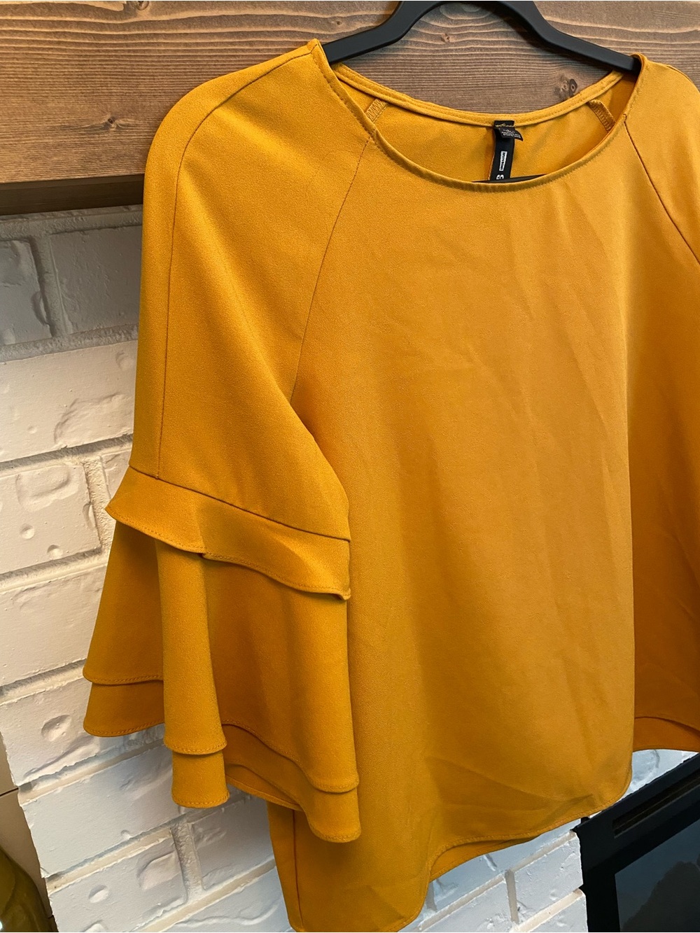 Rescue Lab Lord & Taylor Mustard Ruffle Sleeve Blouse Size Small Made in USA - Picture 4 of 9